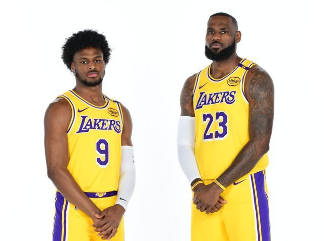 米乐M6官网-父子同场即将上线!詹皇为儿子站台:每天都在进步